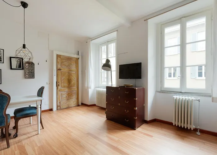 Apartment Guesthost - Sant'ambrogio & Duomo Elegant *